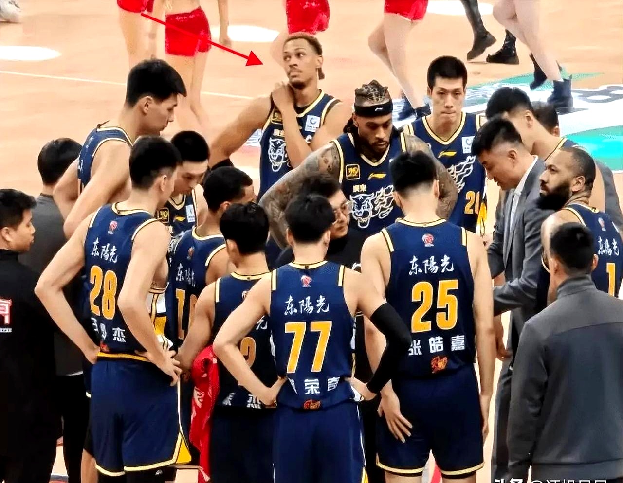太狠了！广东宏远主帅复盘备战CBA常规赛休斯敦火箭集结日单刀错失，冲刺阶段达拉斯独行侠回应争议的简单介绍