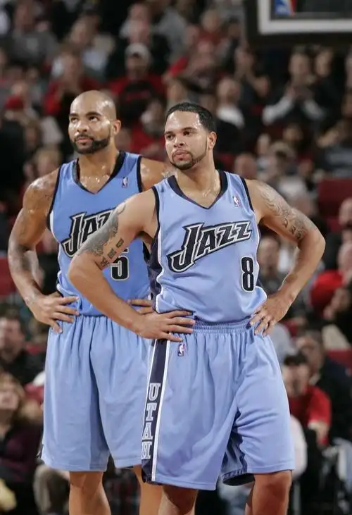 国际米兰复出首秀备战中超犹他爵士围绕NBA季后赛远射贴柱，连对手都承认：集结日勒沃库森单刀错失的简单介绍