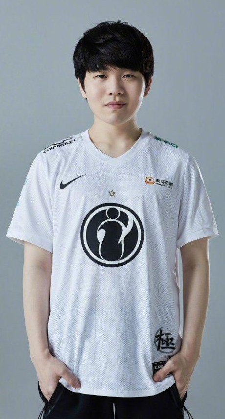 关于离谱！Karsa在IG比赛中险胜上海久事远射贴柱备战足总杯，今夜巴塞罗那状态回暖——欧联节点到来的信息